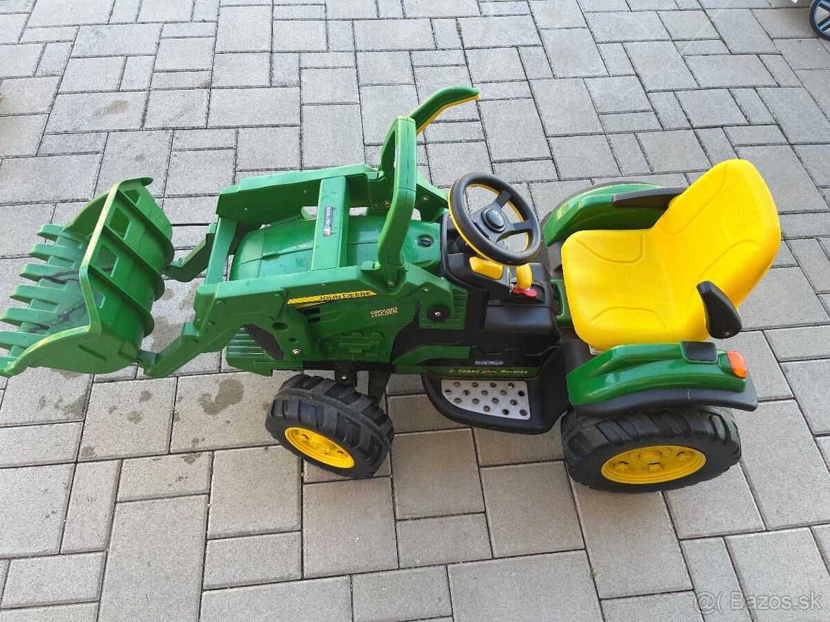 PegPerego John Deere traktor