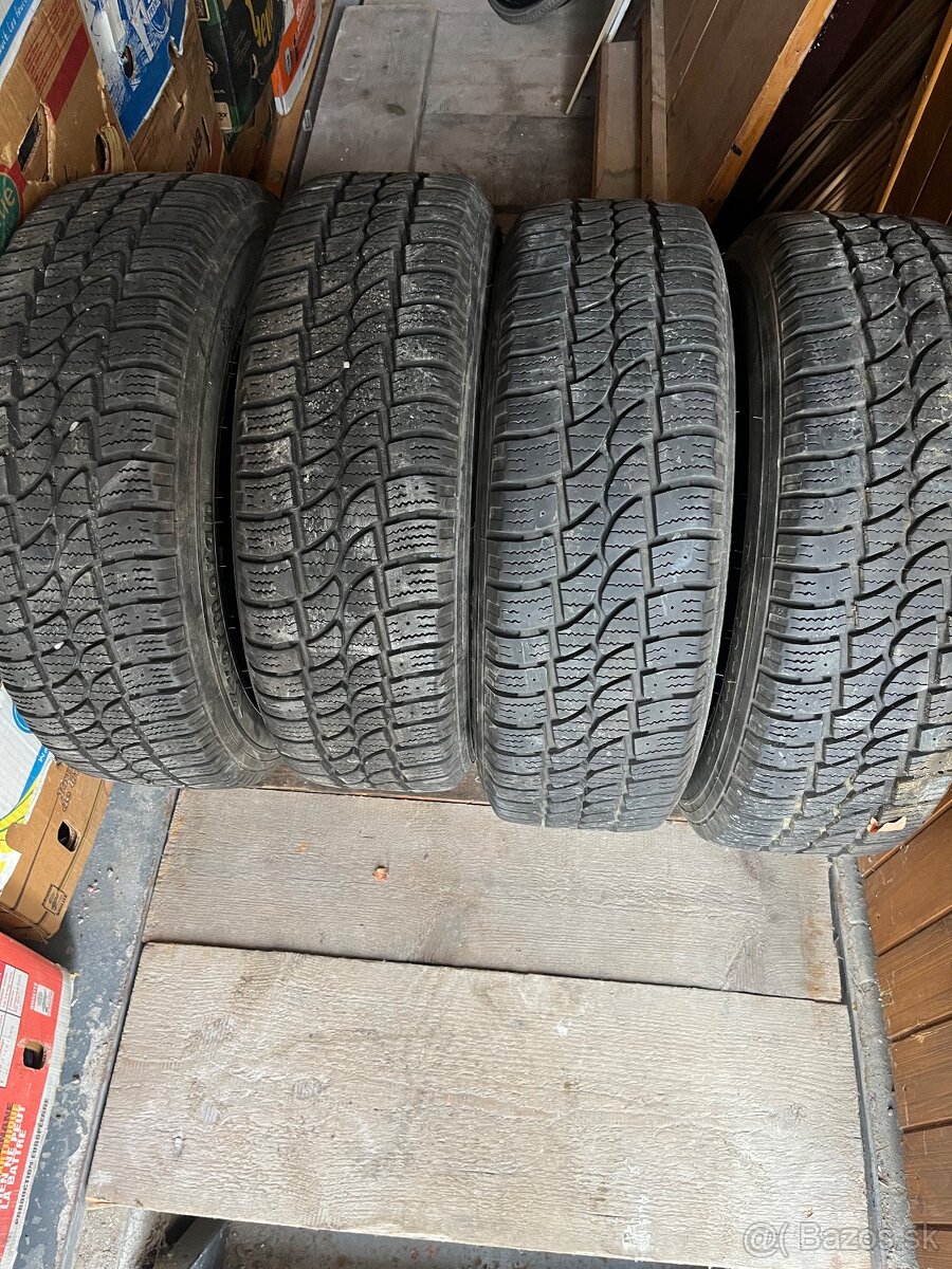 Predam pneumatiky s dyskami vyvazene na mercedes V220