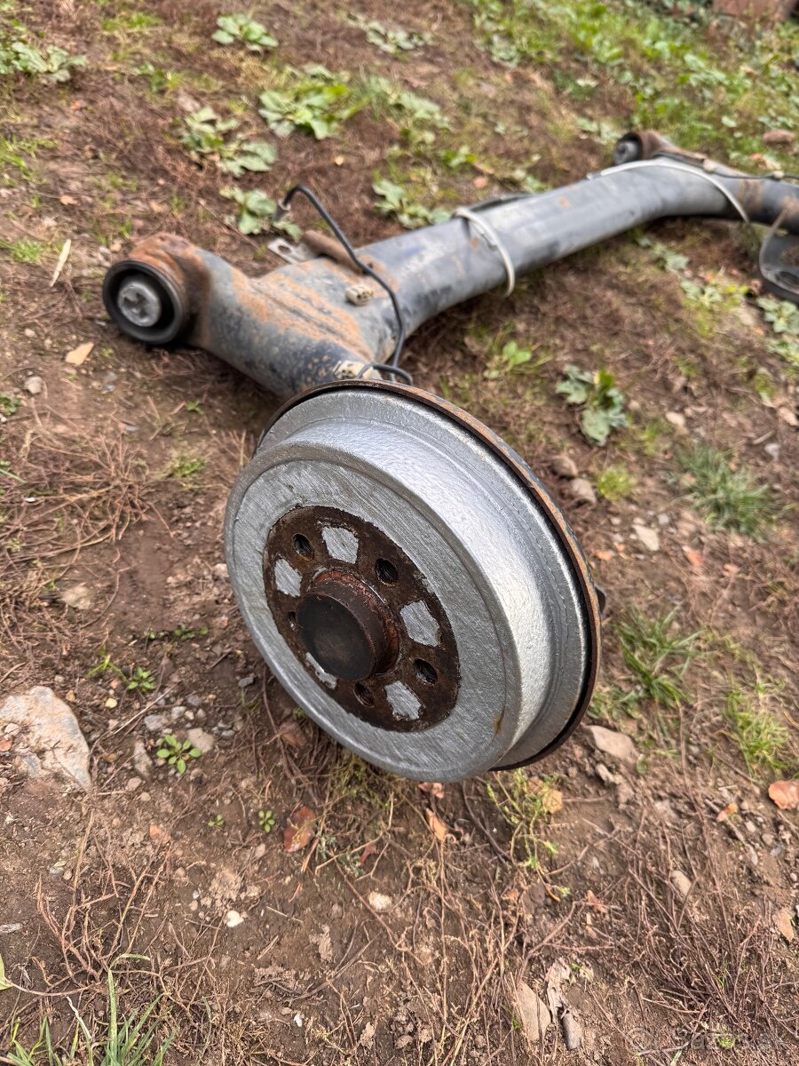 Fabia 2 combi zadná náprava, nápravnica, naprava, bubny