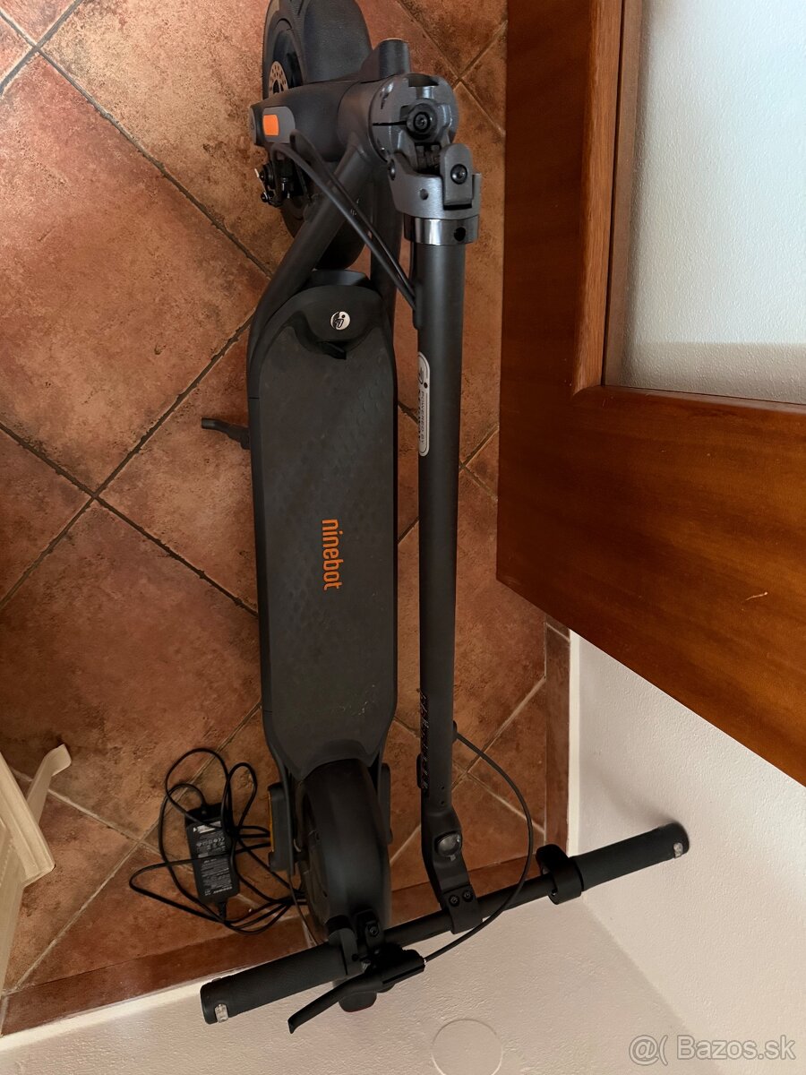 Ninebot Kickscooter F2 kolobežka