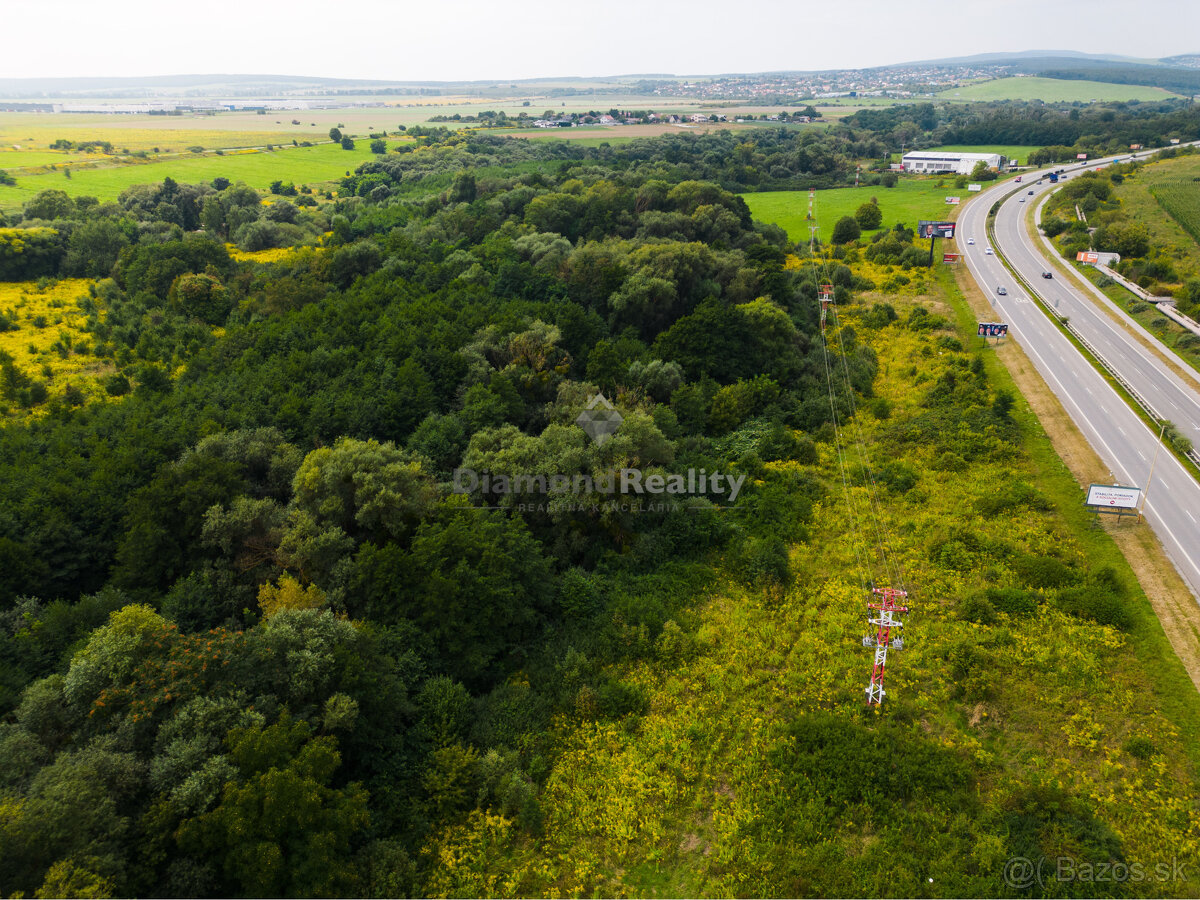 PREDANÉ - Pozemok 1.5 ha pri OPTIME