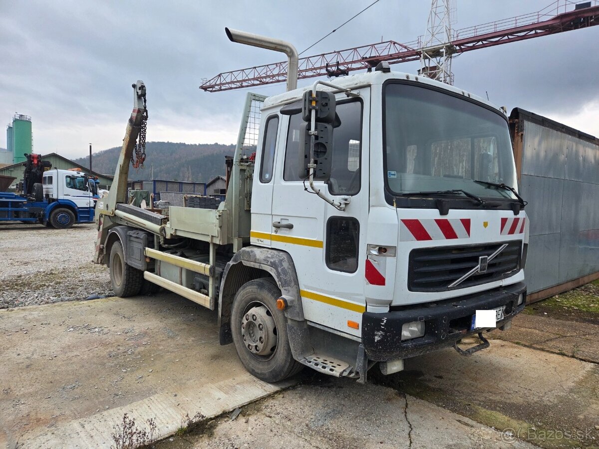 VOLVO FL6 - 250 reťazový nosič kontajnerov