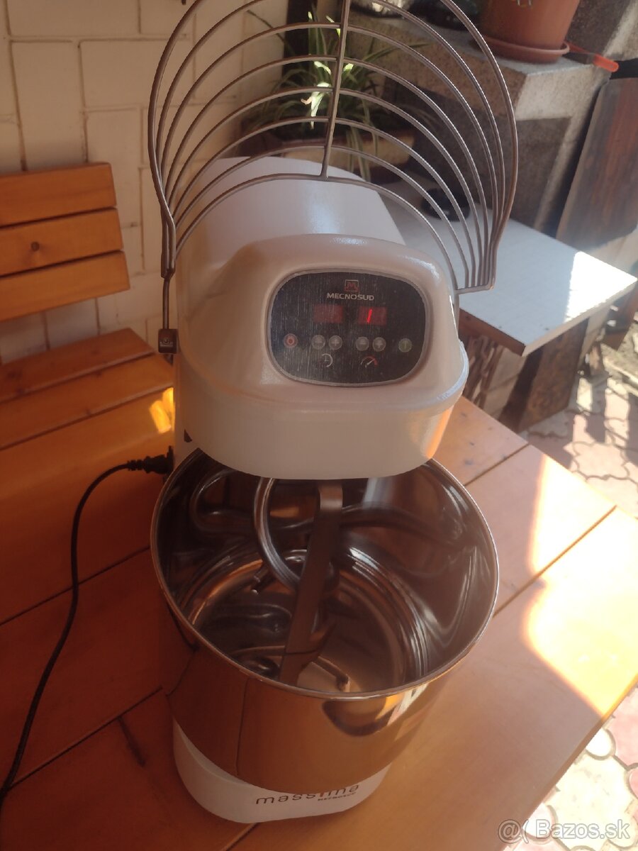 Hnetač cesta Mecnosud M7