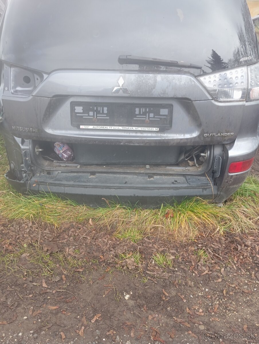 Rozpredám Mitsubishi Outlander 2 2.0 103 kw 2008 predok nemá