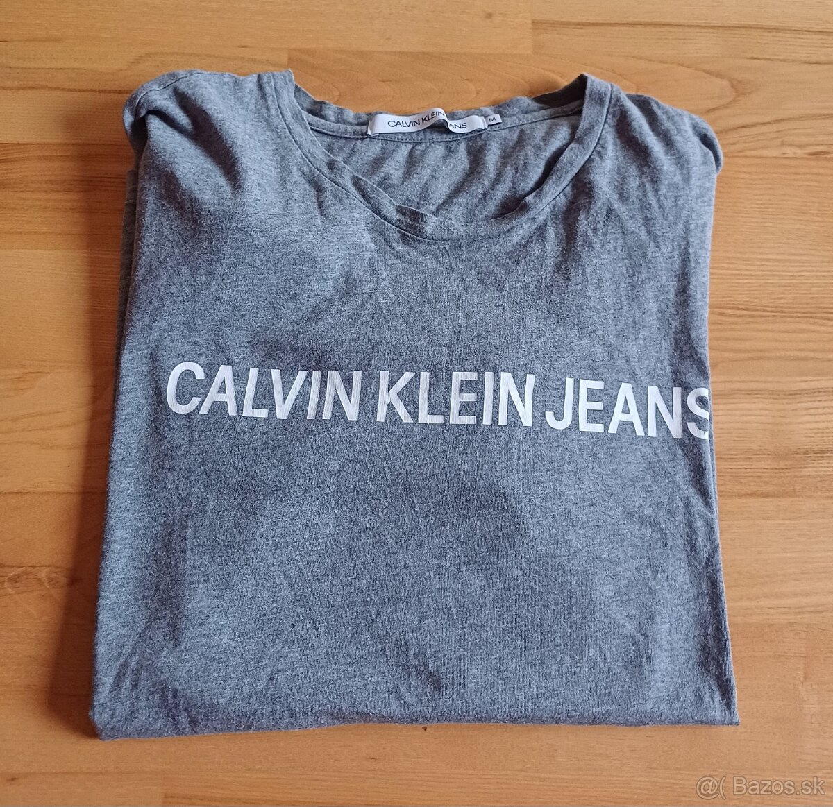 Calvin Klein šedé