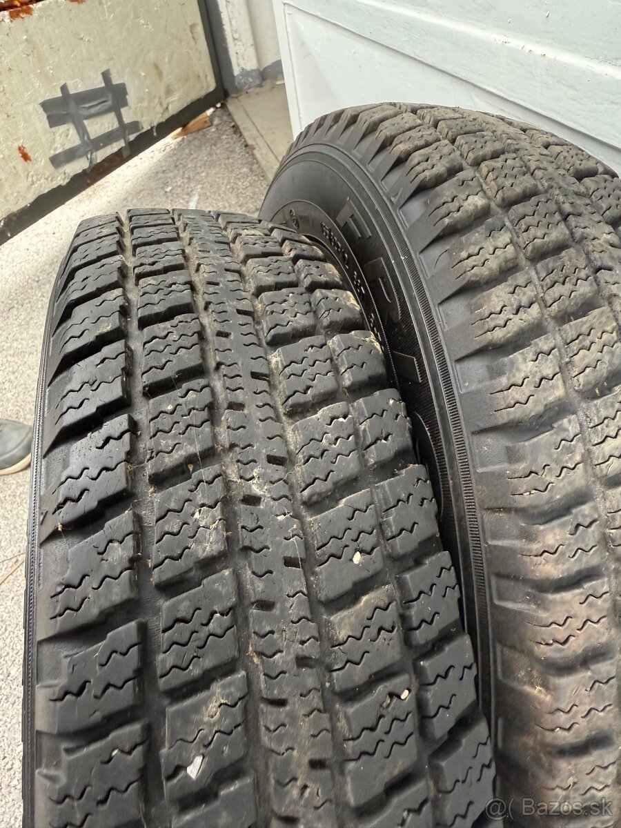 Zimne pneu 135/8R22