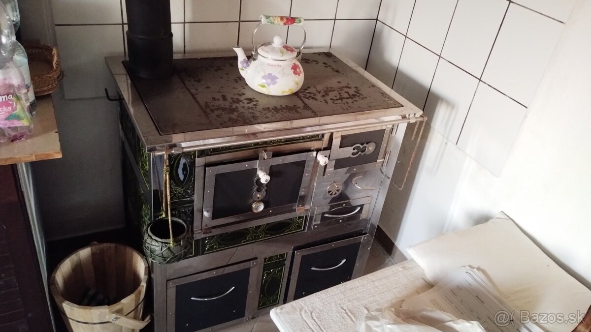 Keramický sporák na tuhé palivo