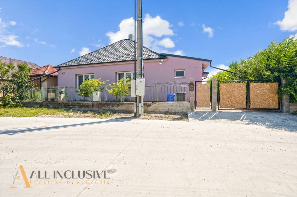 ALL INCLUSIVE | NA PREDAJ 3-IZBOVÝ RODINNÝ DOM V OBCI BALOŇ