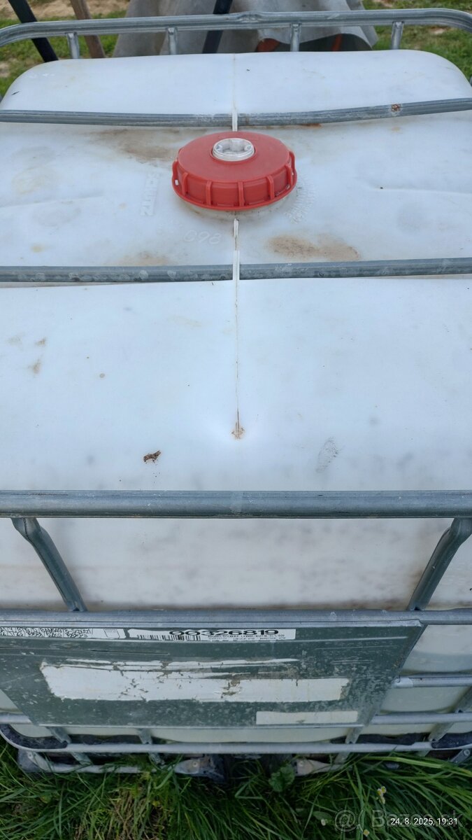 IBC 1000l kontajner.