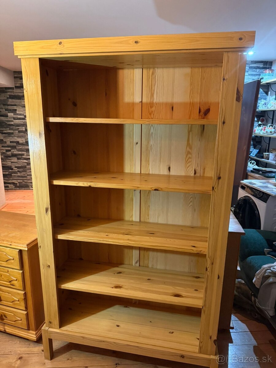 Nabytok z borovice, kniznica, komoda  nocny stolik, policka