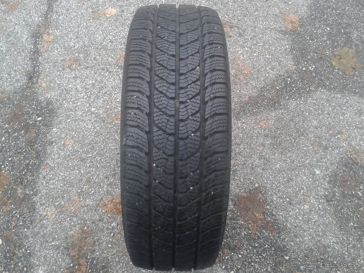 Zimna pneumatika 215/65/r16c