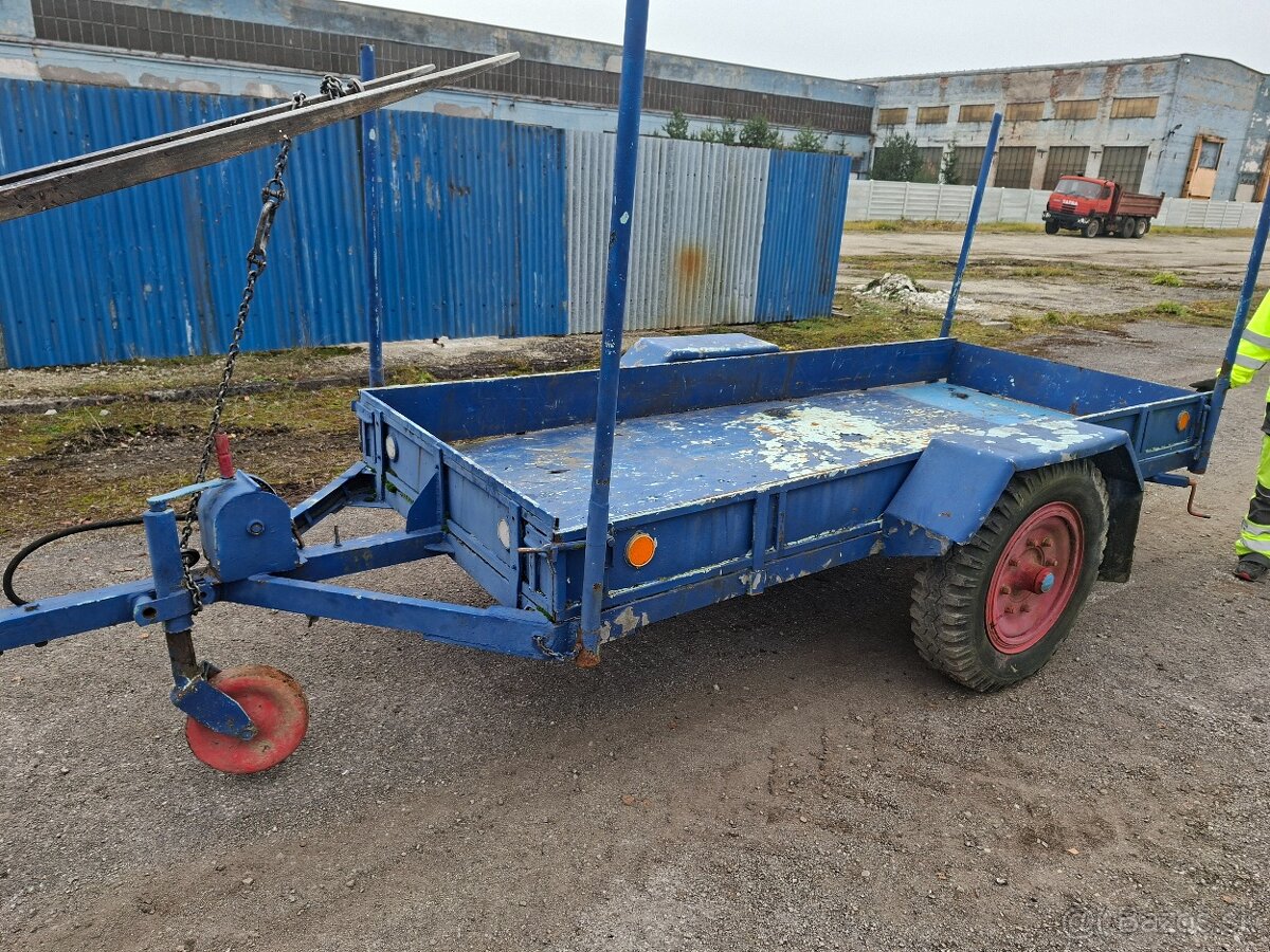 PREDAM DVOJKOLESOVU VLECKU TRAKTOR ZETOR