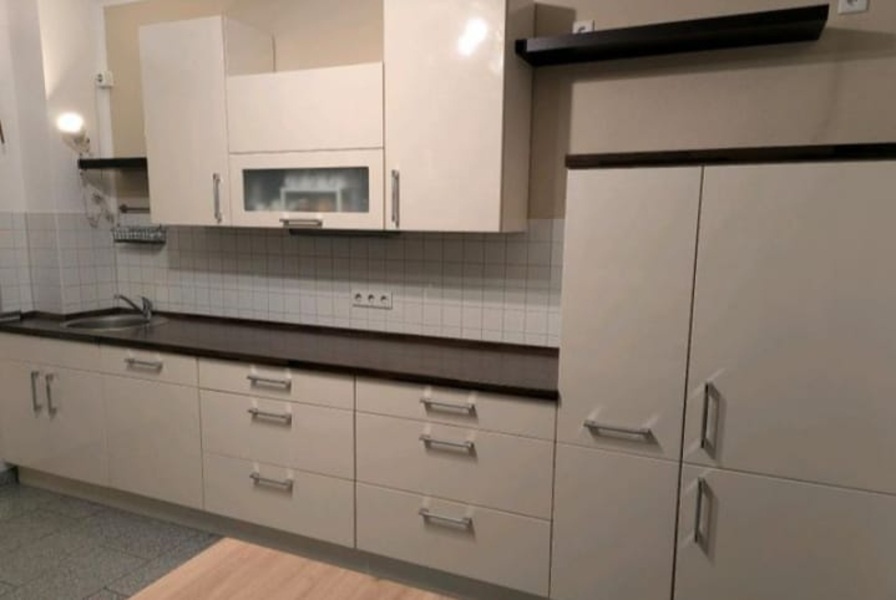 Krémová lesklá linka Nobilia se spotřebiči,5855