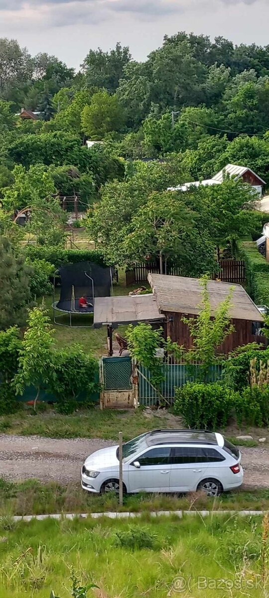 EXKLUZÍVNY PREDAJ-Záhrada s drevenou chatkou v Komárne