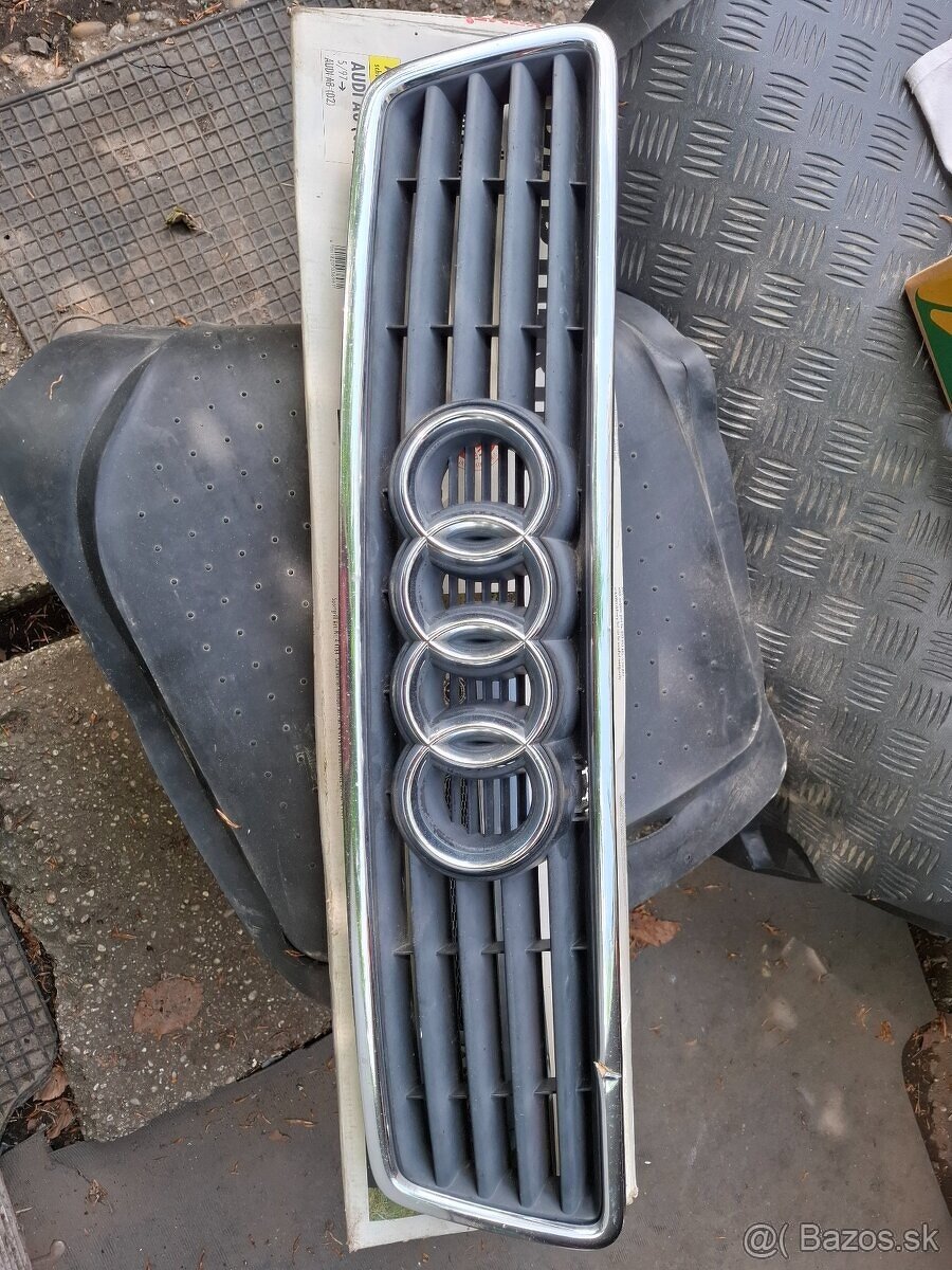 Predná maska audi a6 c5 Mala prasklinka na kraji viď foto
