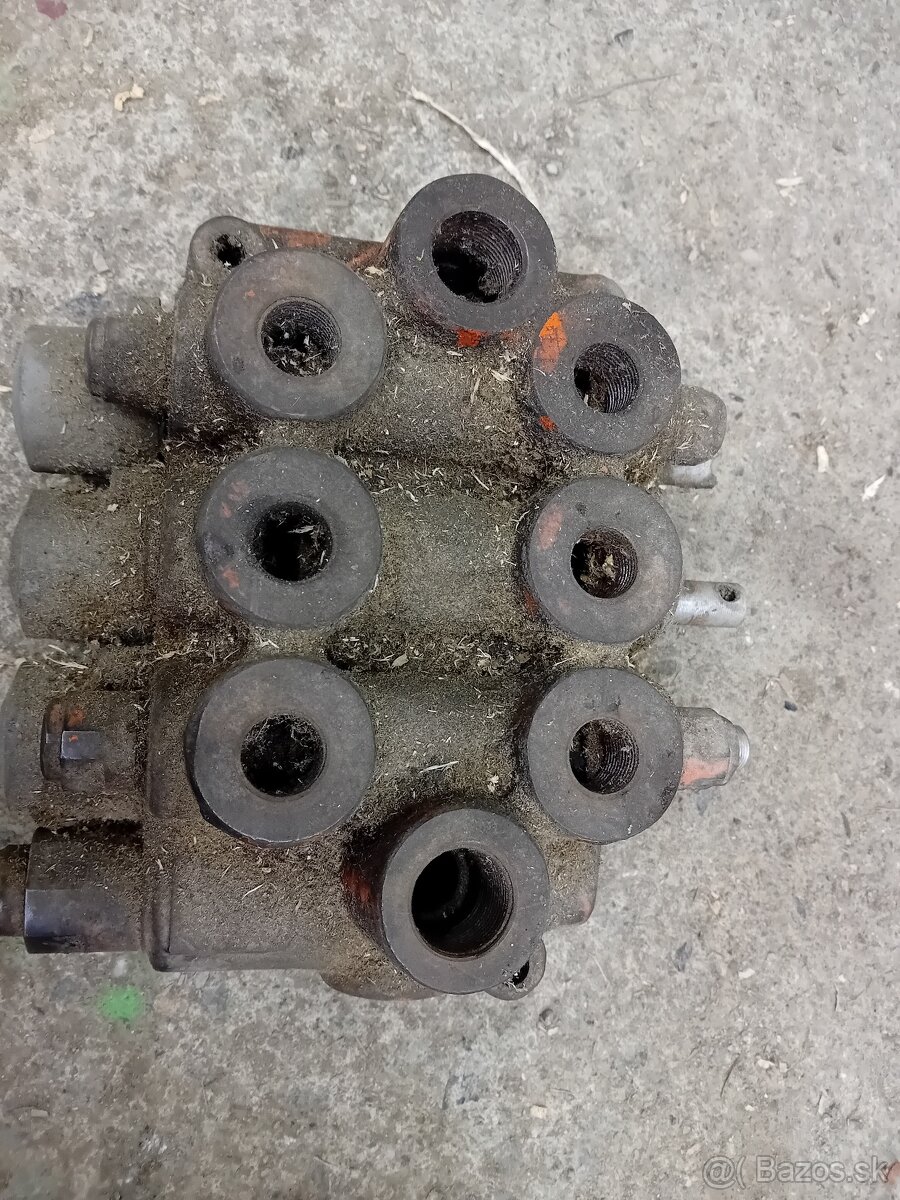 Rozvádzač hydraulický na Tatru Haru 60 3 vyvodový