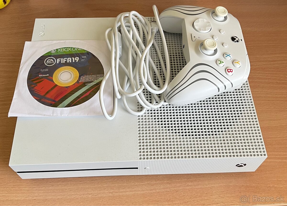 Xbox One S 500gb + 1 hra