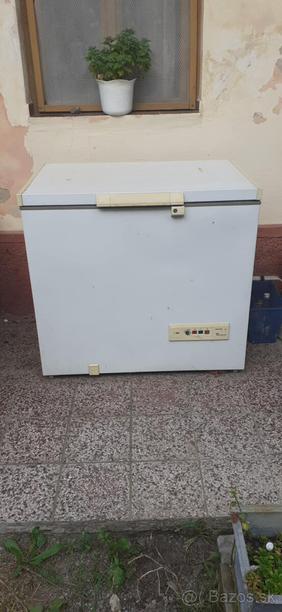 Mraziaci box 240 L