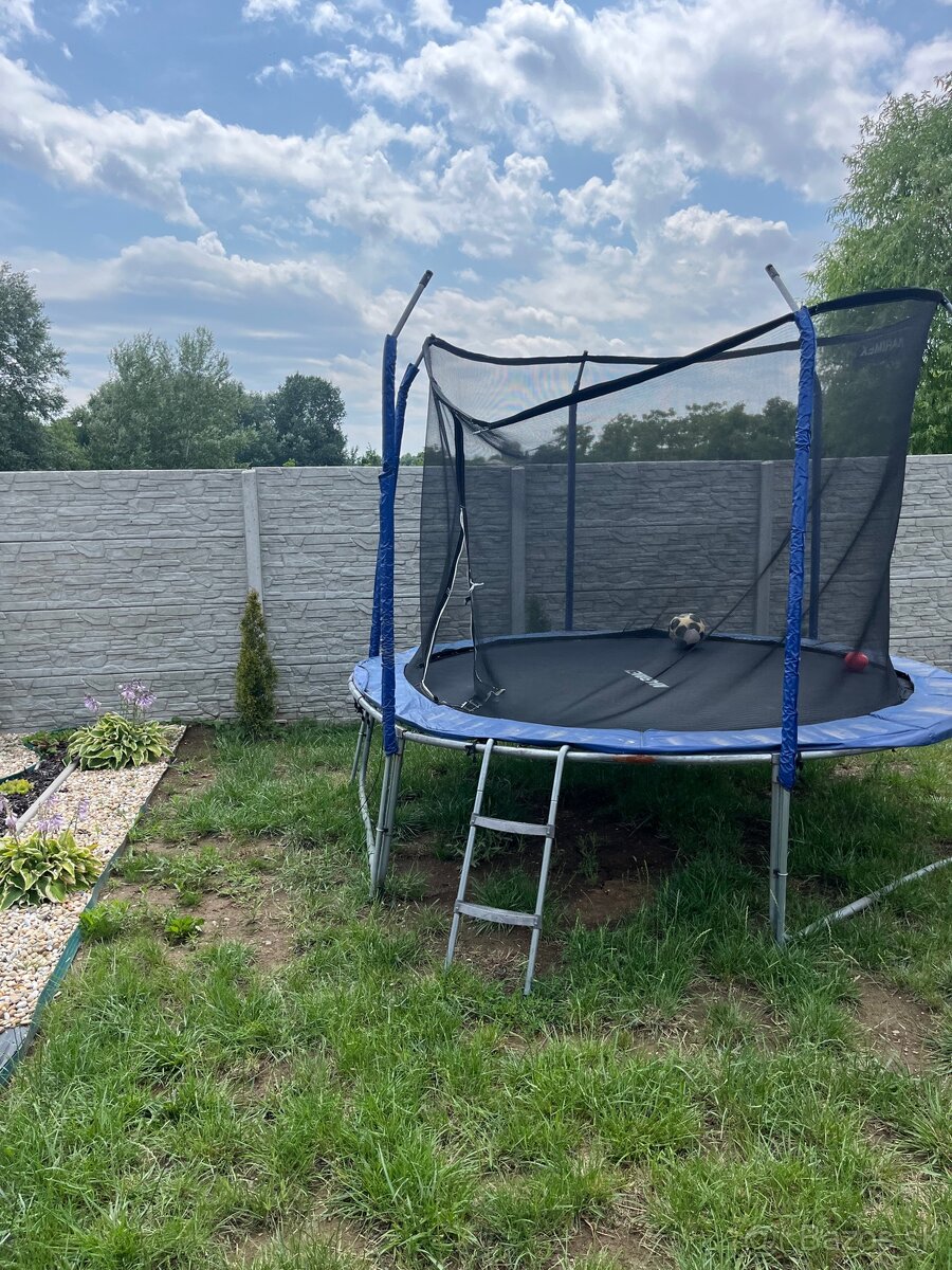 Trampolína