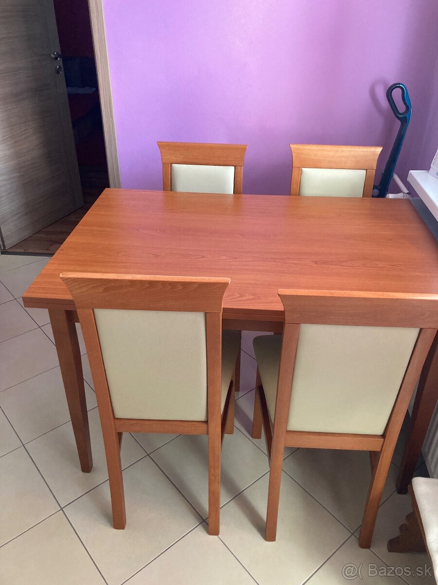 Drevený kuchynský stôl + 6 stoličiek