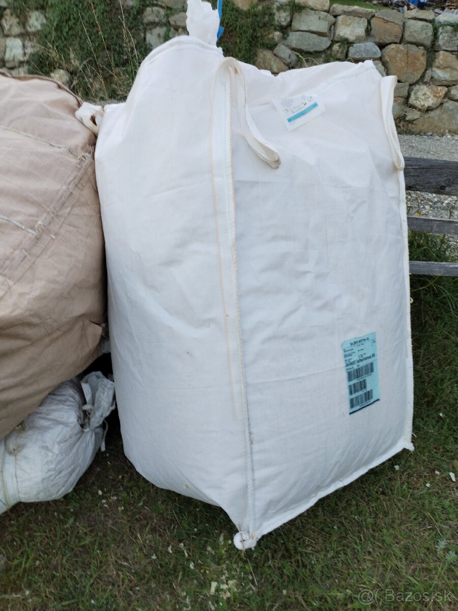 Predam smrekove hobliny 1500 L
