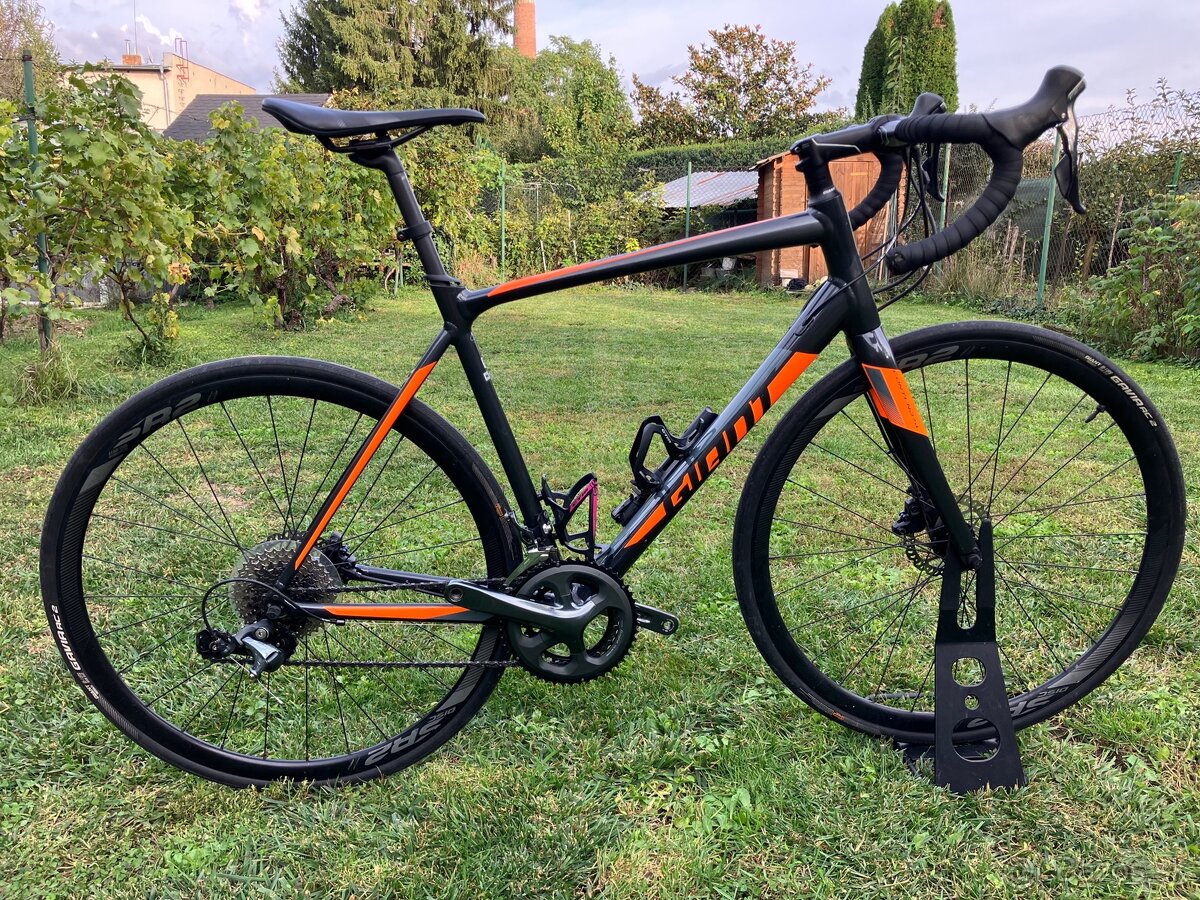 Cestný bicykel Giant Contend SL2
