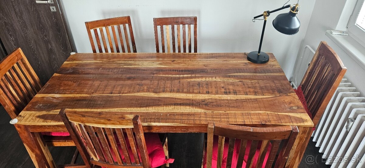 Masívny jedálenský stôl so 6 stoličkami