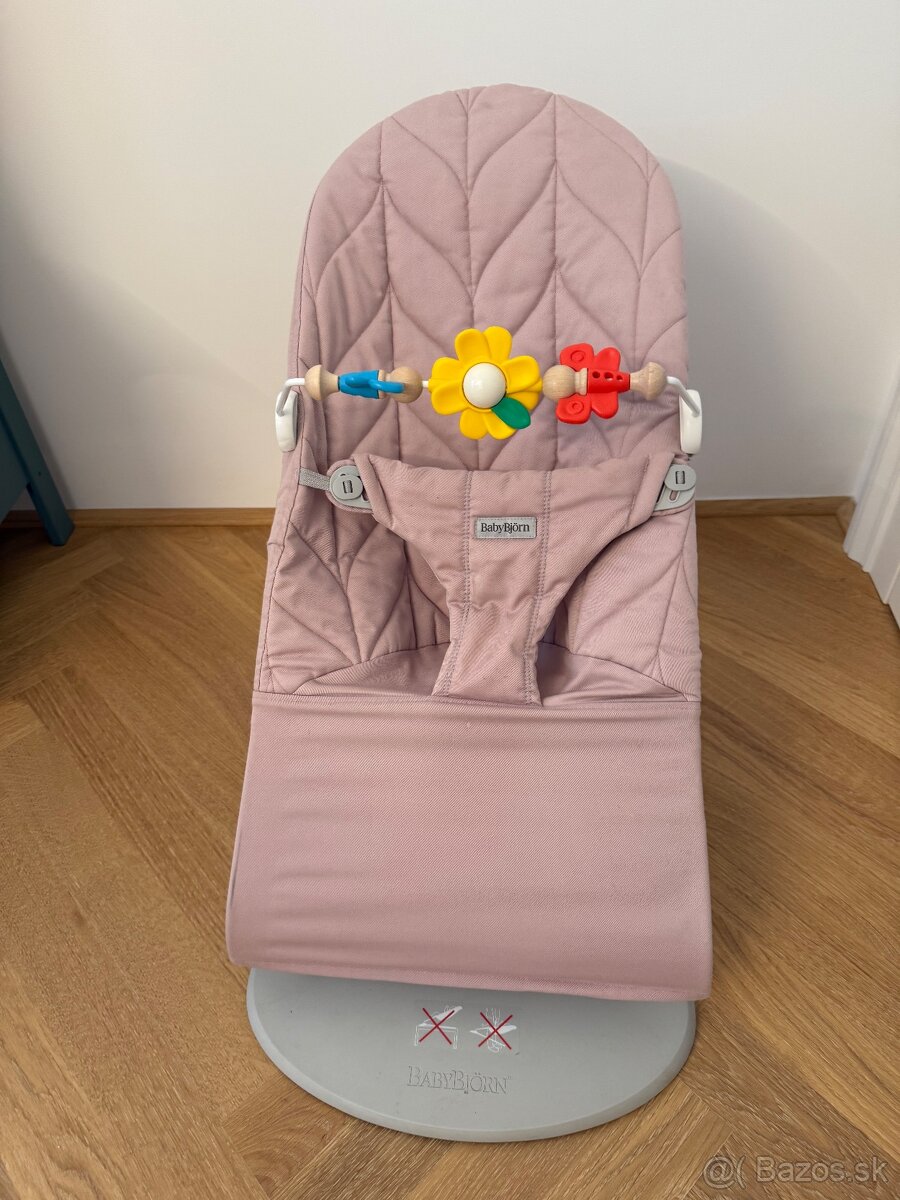 Babybjorn lehatko s hrackou