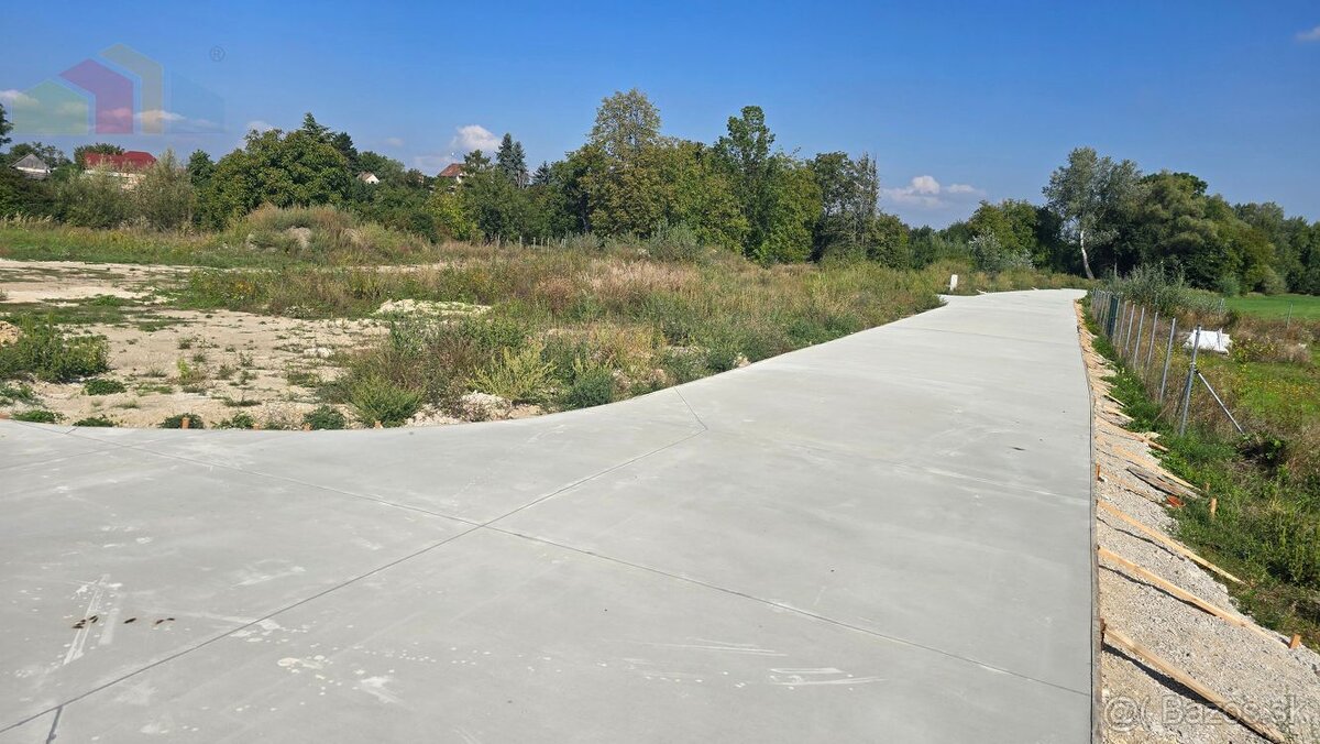 NA PREDAJ STAVEBNÝ POZEMOK 514 M² BOROVCE, okr. Piešťany /VO