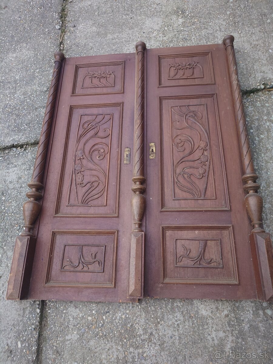 Dvere na starožitnú skriňu