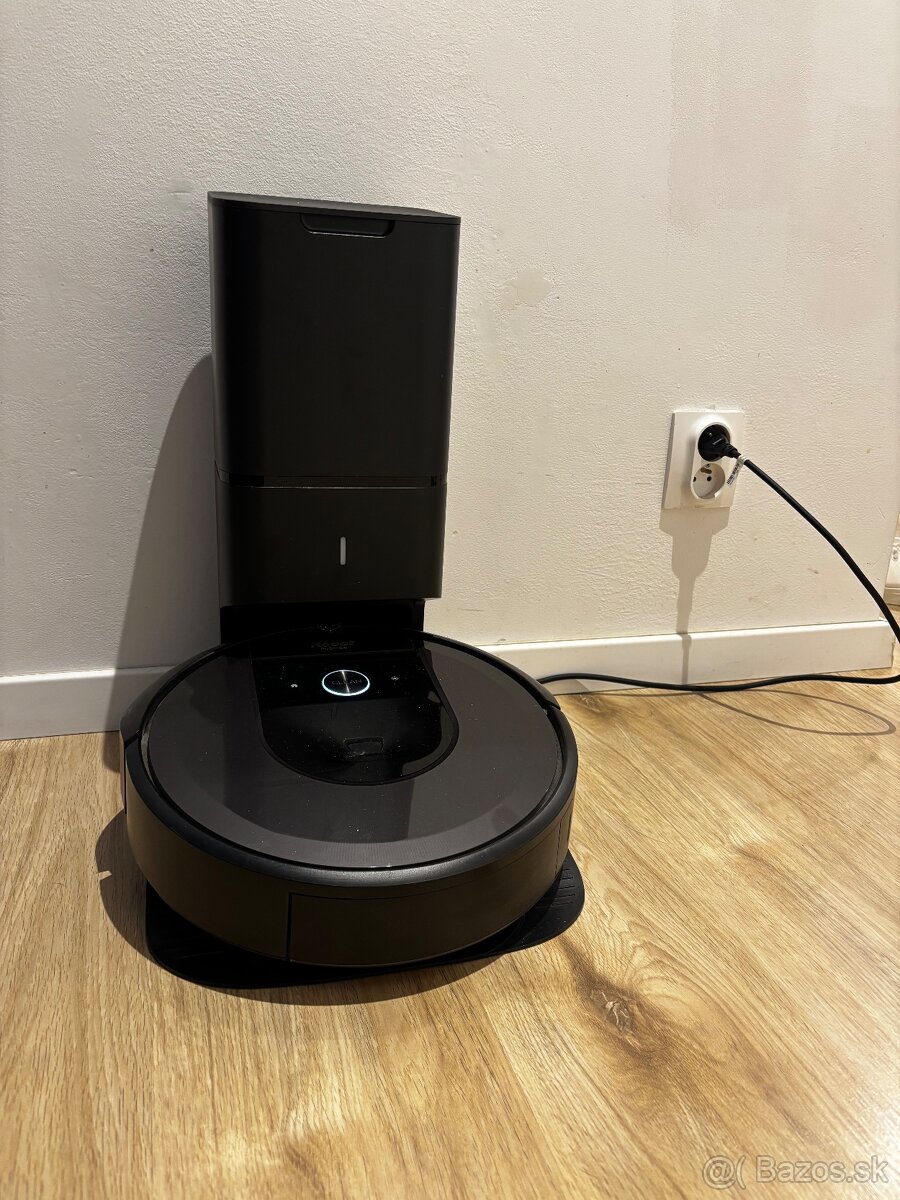 Roboticky vysavac iRobot Roomba i7
