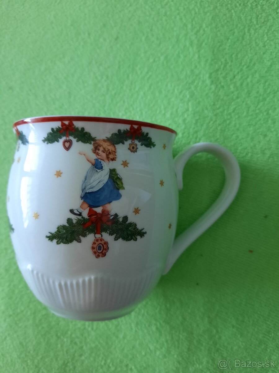 Vianočný hrnček tancujúce deti