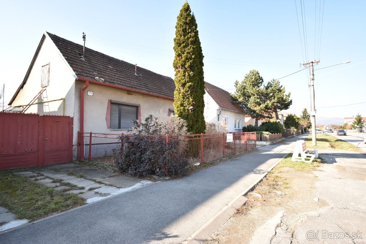 Pezinok: dom s pozemkom 692m2