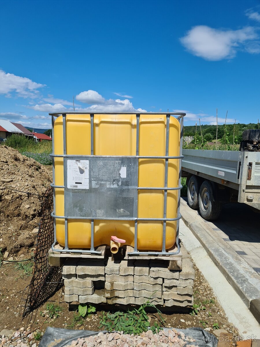 Nadrž na vodu 1000l.