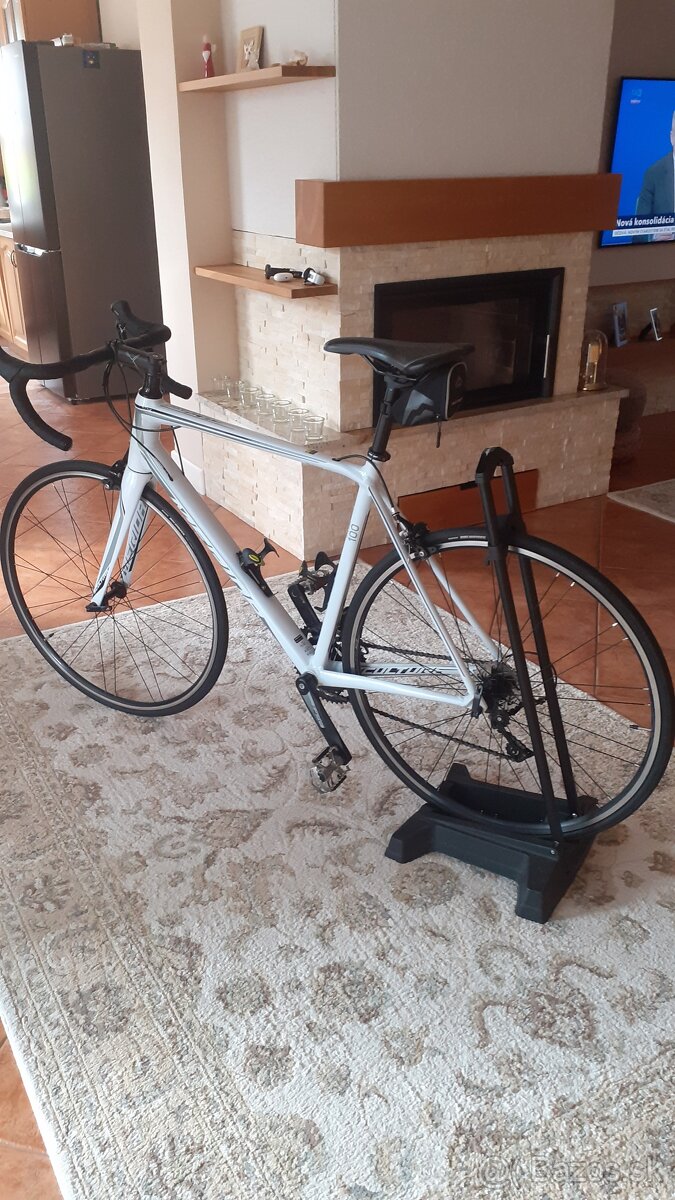 CESTNÝ BICYKEL - MERIDA.