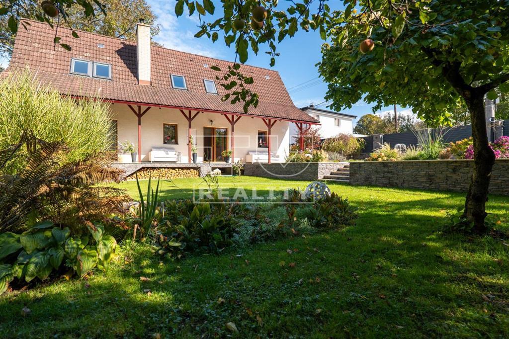 Rodinny dom pri potoku