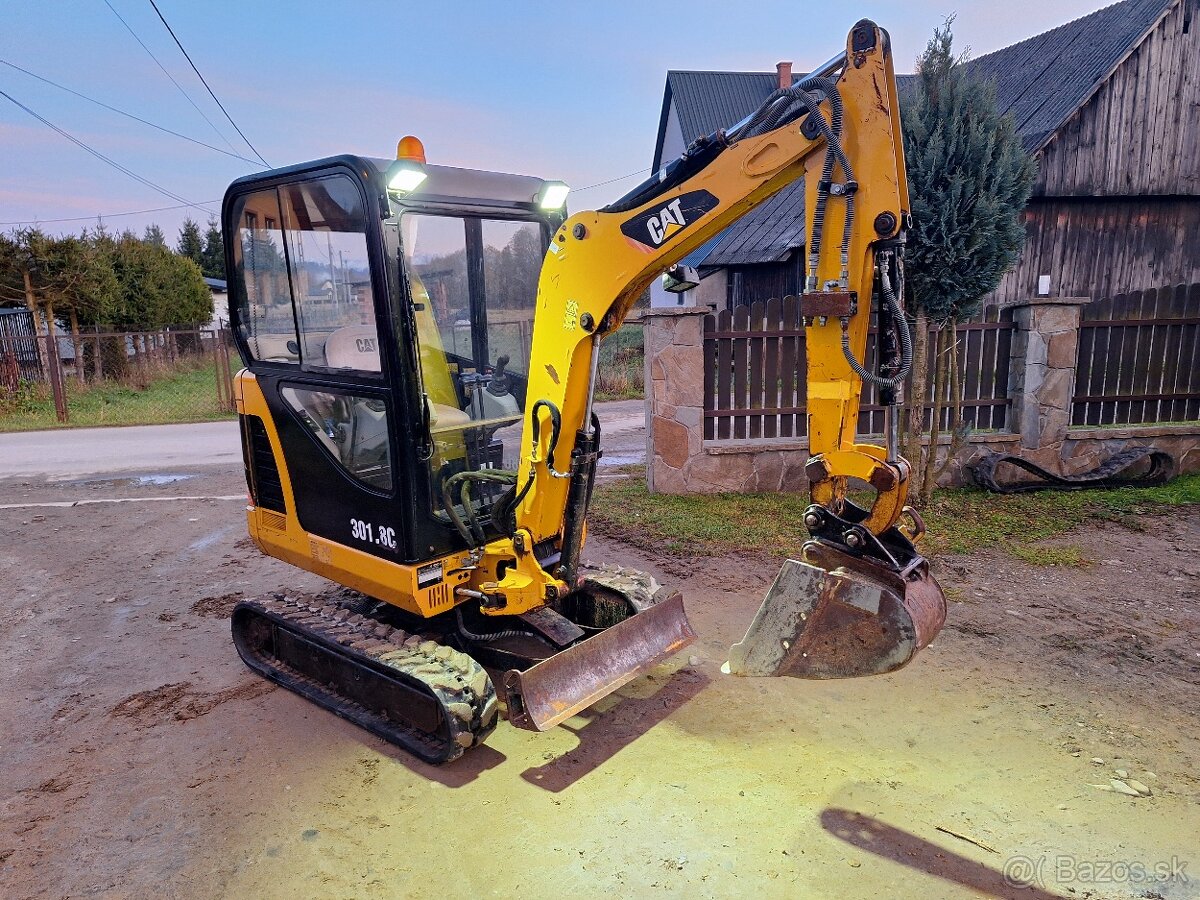 Minibager Caterpillar 301.8