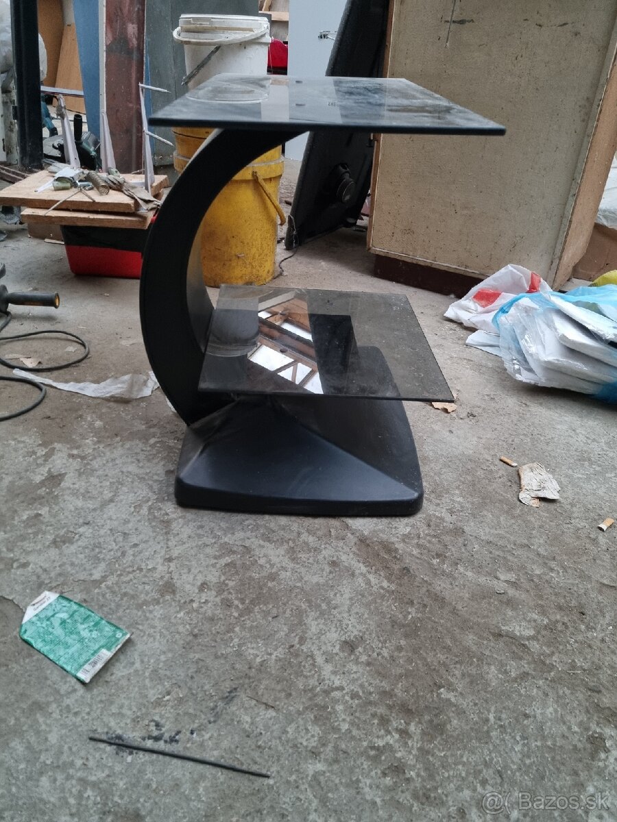 Stolík pod TV, audio zostavu atd značka Benalex