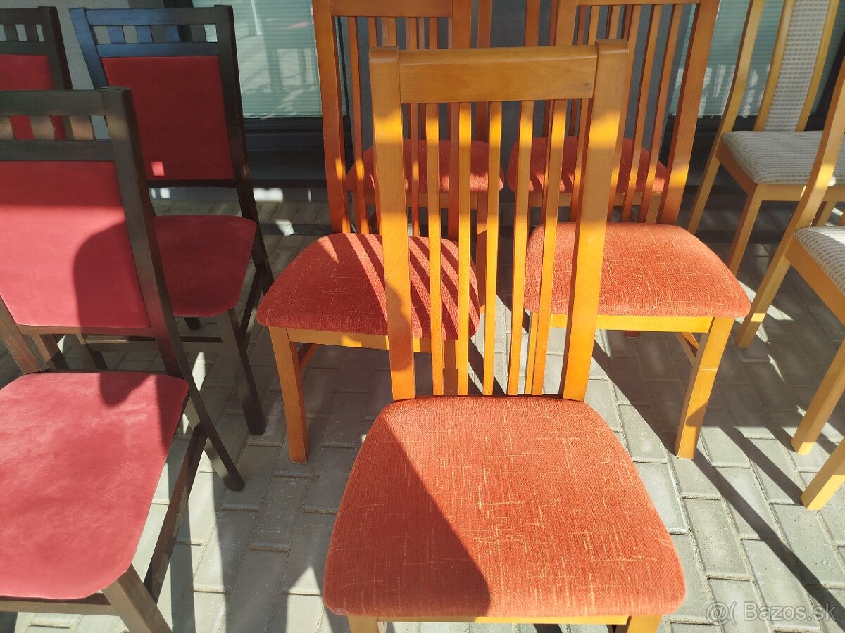 Jedálenské stoličky 5 ks,4 ks predám.