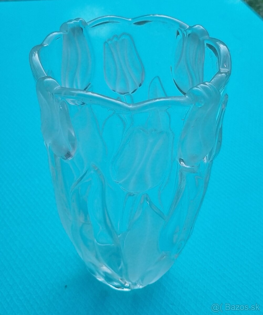 Predám sklenenú vázu,motív tulipán