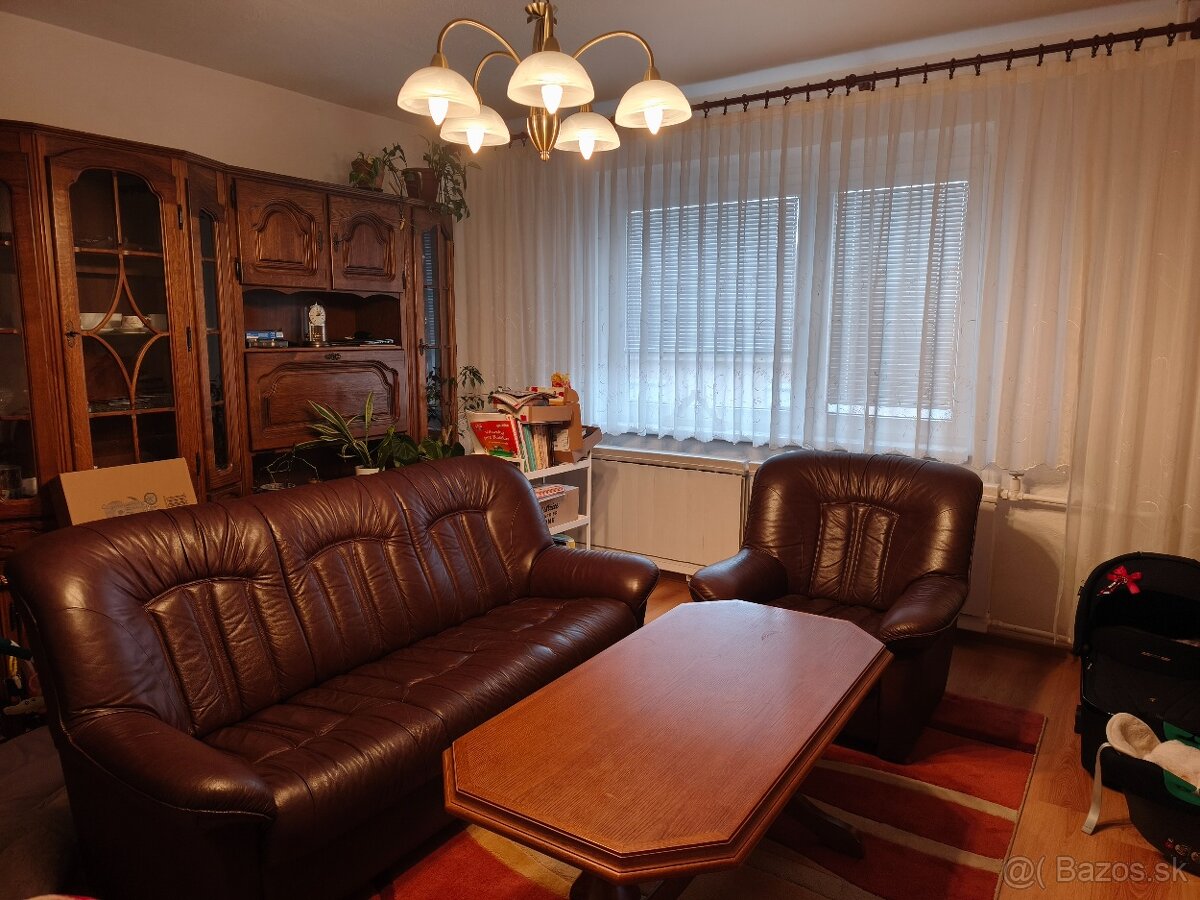 Kožená sedačka s kreslom