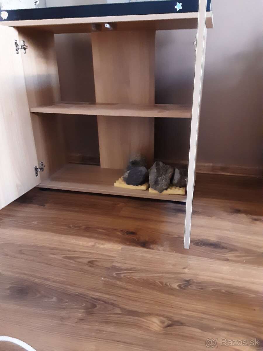 Skrinka pod akvarium