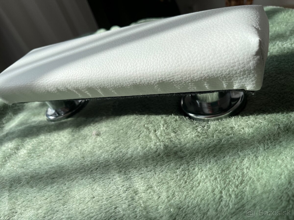 Podložka pod ruky na manikúru