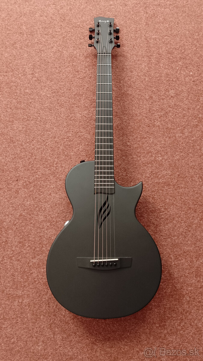 Gitara Enya so zabudovanými efektmi