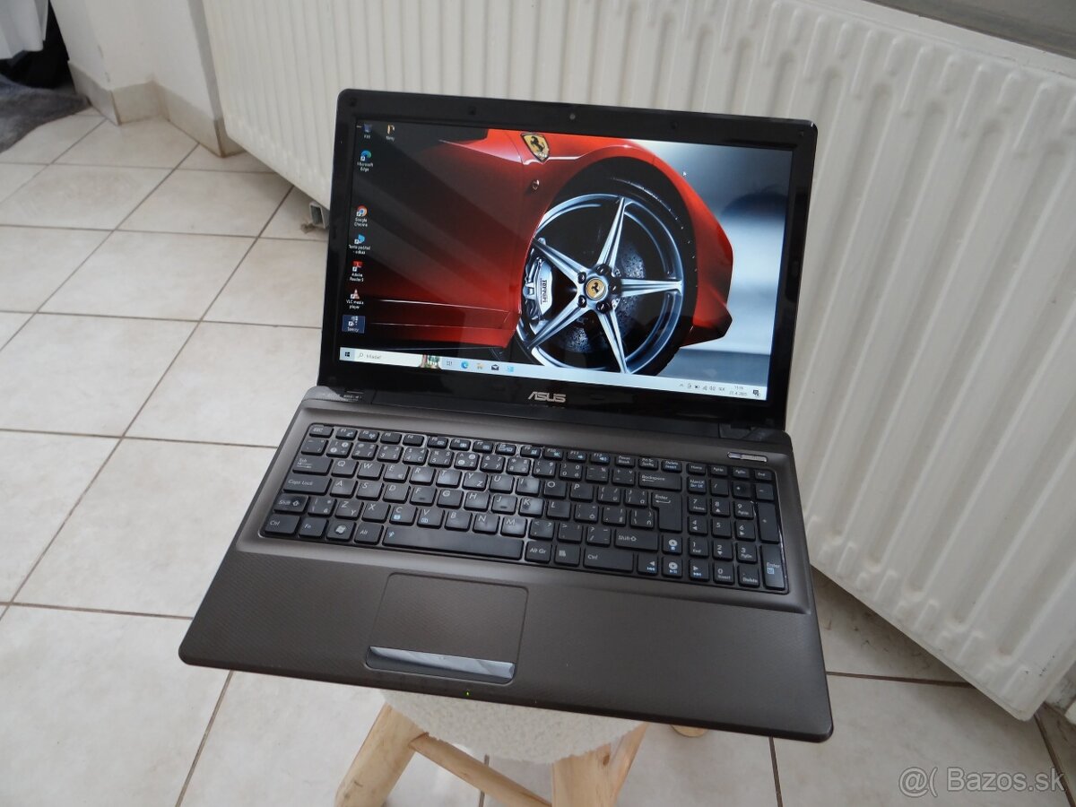 15.6" ASUS K52 / Core I3/ 4GB RAM/ 500GB HDD/ AMD Graika...