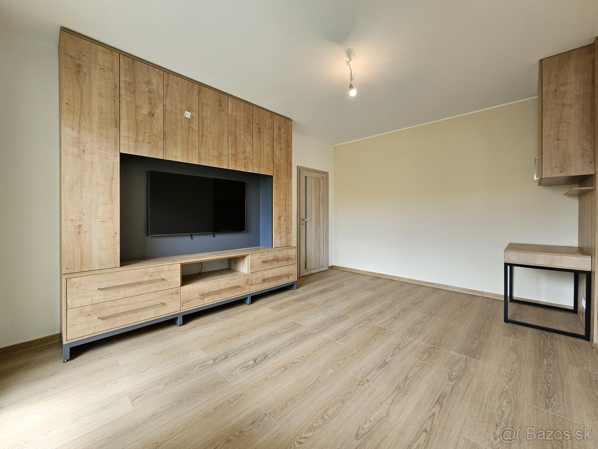 NA PRENÁJOM: MODERNÝ 3 IZBOVÝ BYT S LOGGIOU - POPRAD, JUH 3