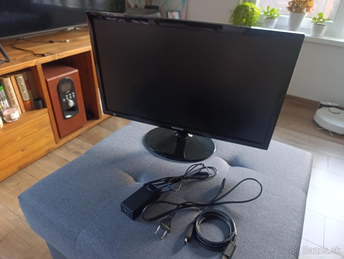 LCD monitor Samsung S24D300H - 24"