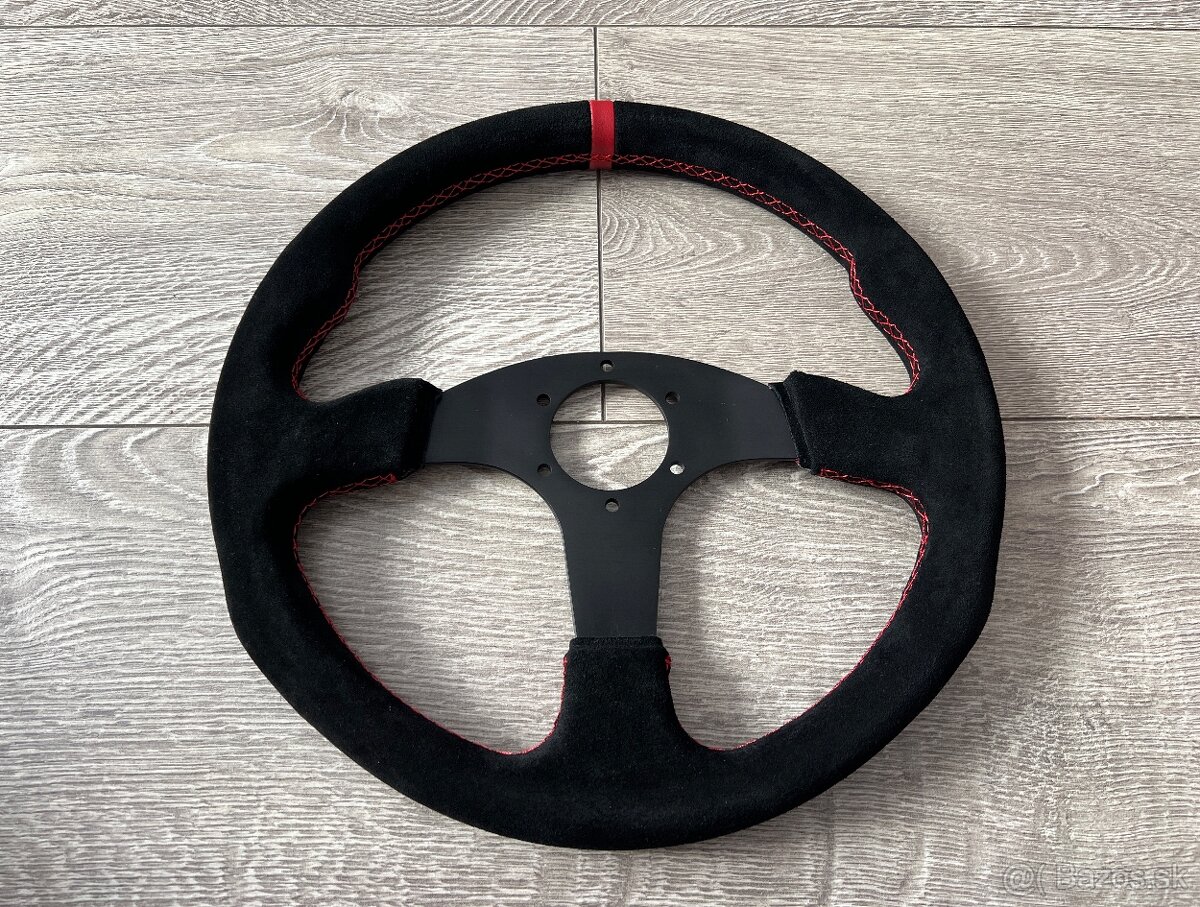 Nový černý tříramenný sportovní volant ( 350mm ) červená nit