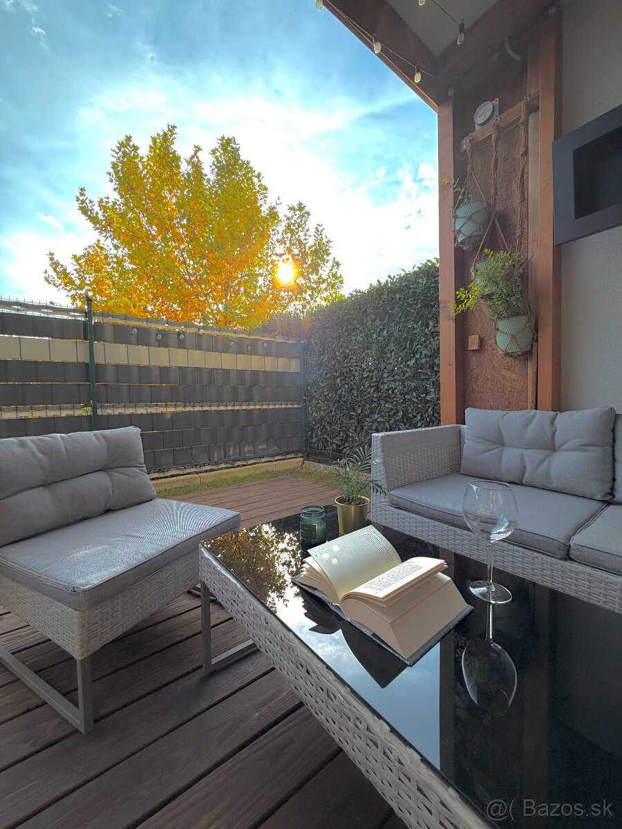 Predaj 2-izbového bytu s predzáhradkou a parkovaním v Rači