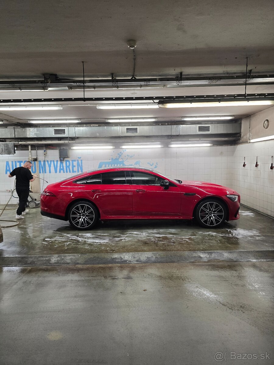 Brigada na vikend pre studentov